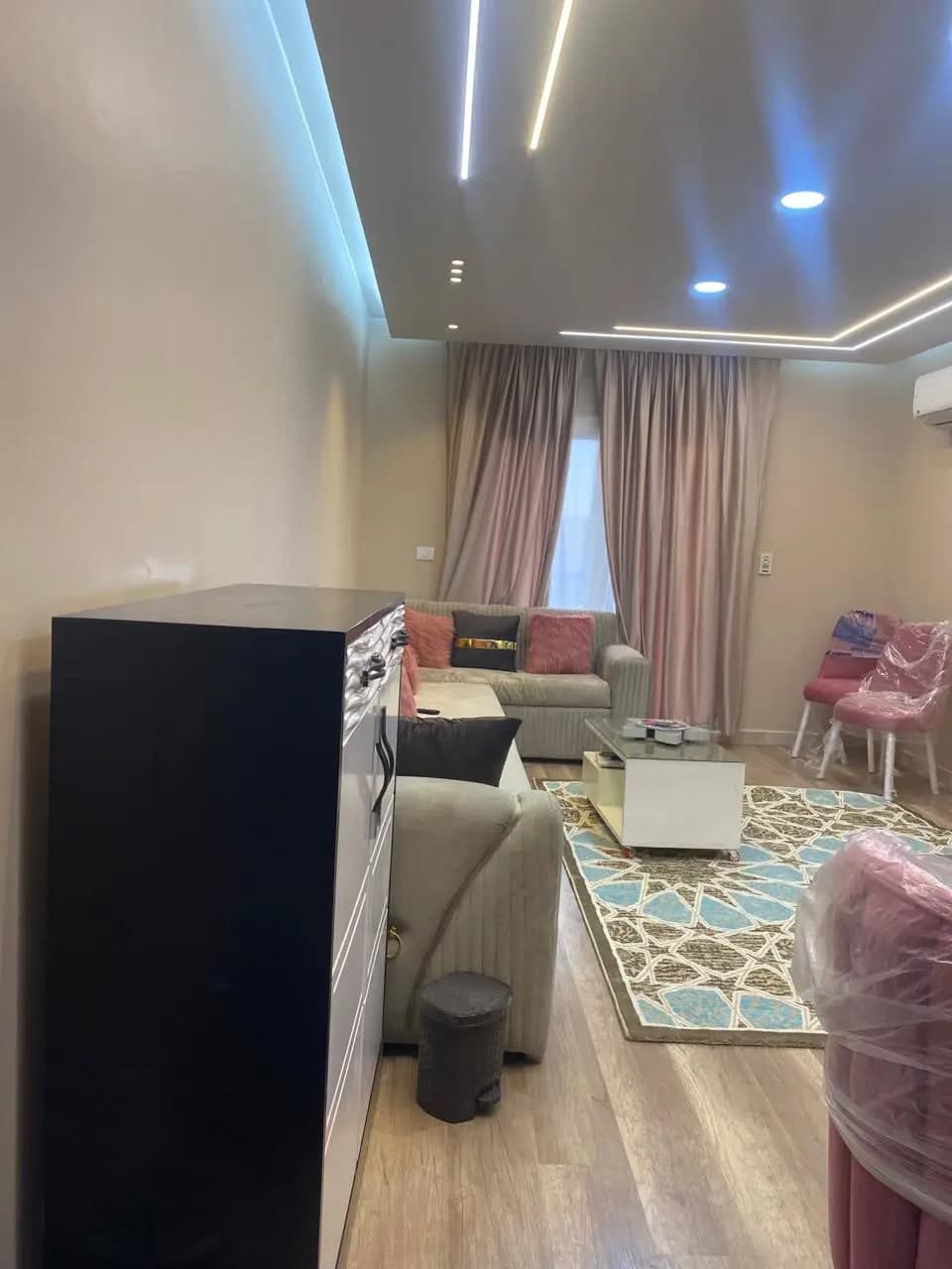 شقة في القاهرة
