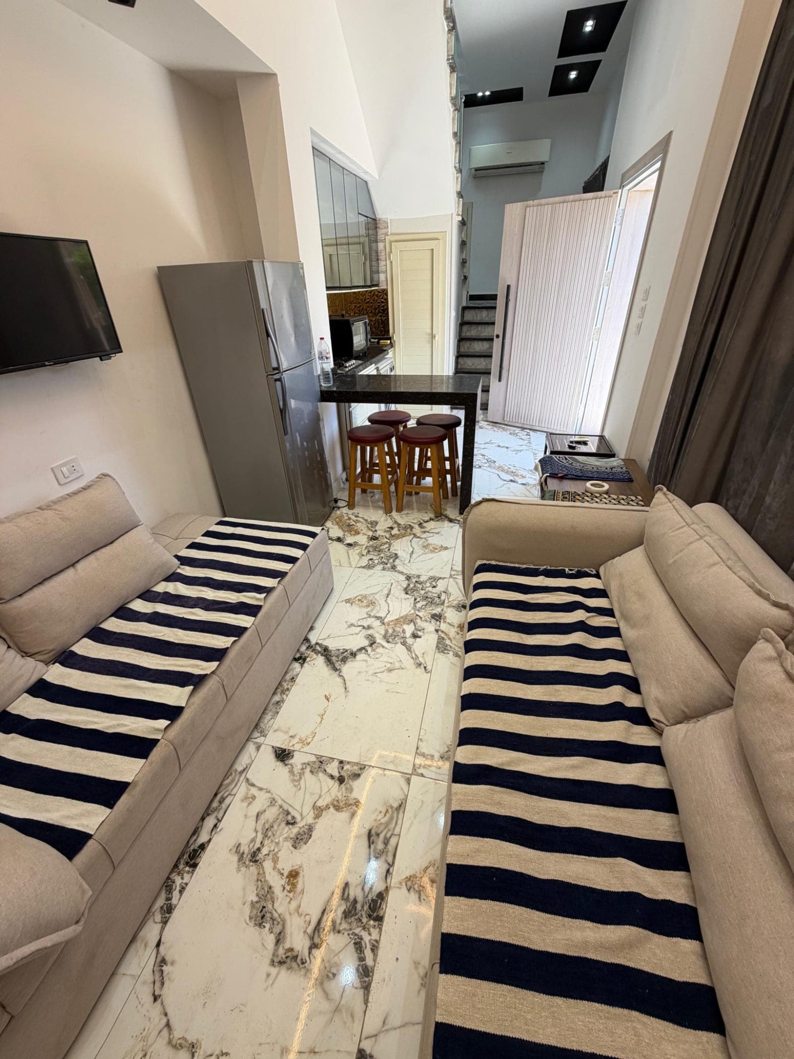 Marina 4 Prime Duplex: 2BR, Private Garden, Steps from the Lagoon & Beach