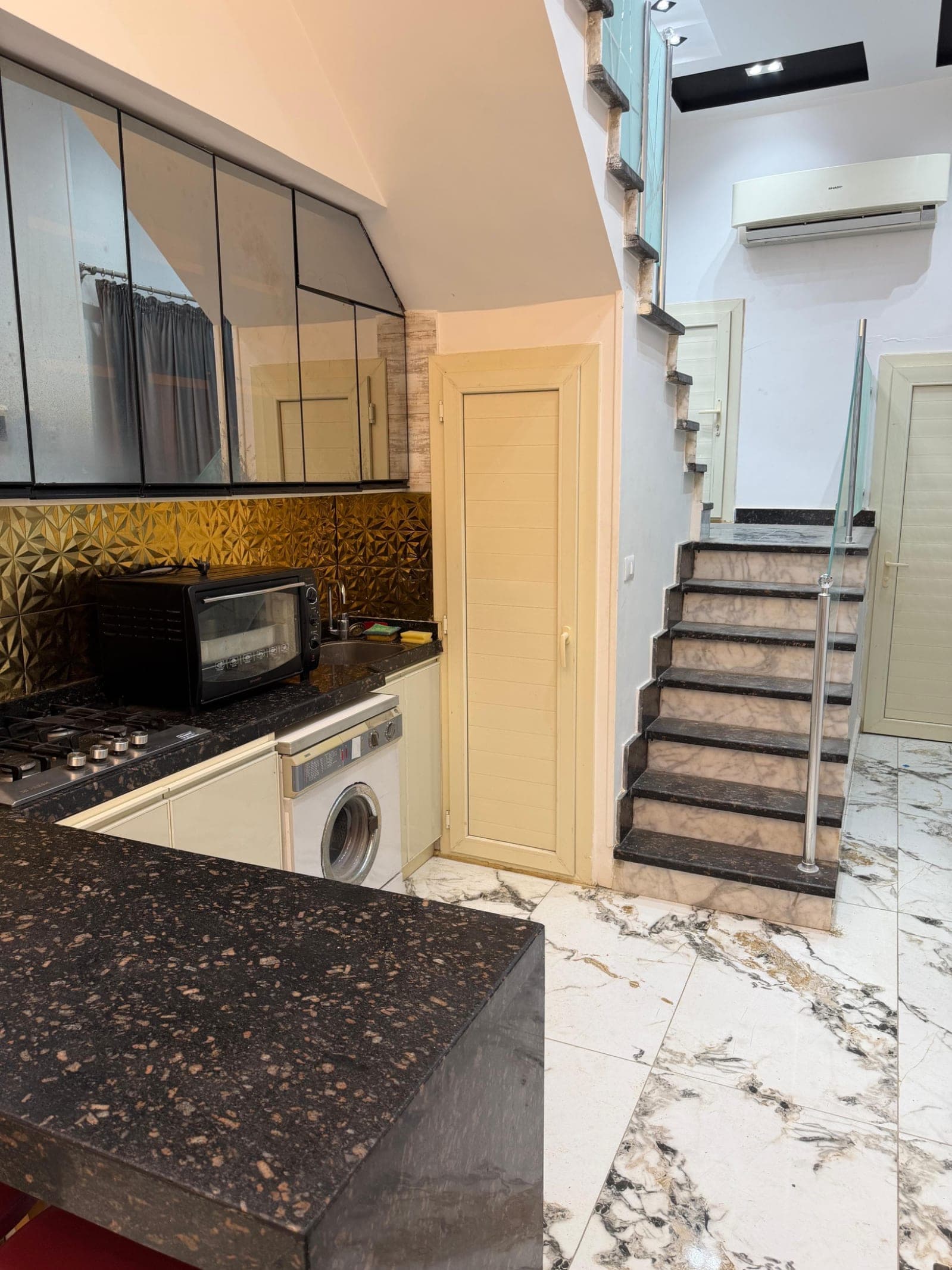 Marina 4 Prime Duplex: 2BR, Private Garden, Steps from the Lagoon & Beach