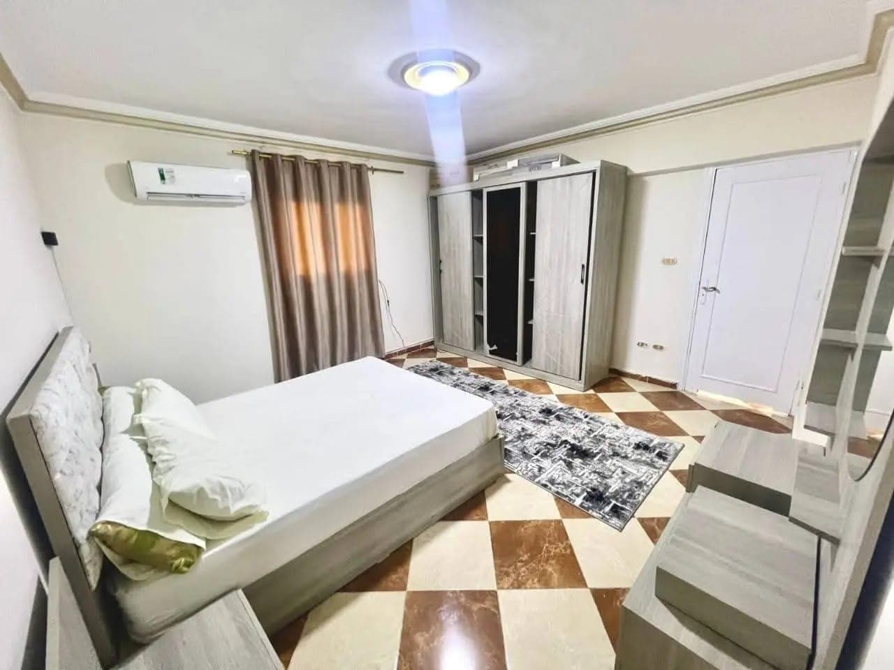 Apartment in Alexandria